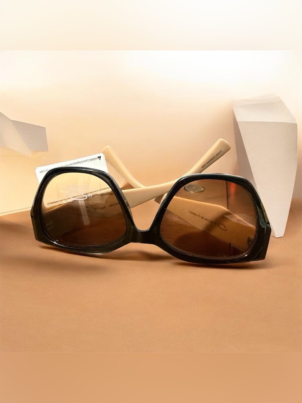 NWT- Oscar de la Renta Oversized Sunglasses - Black Frame with Brown Lenses